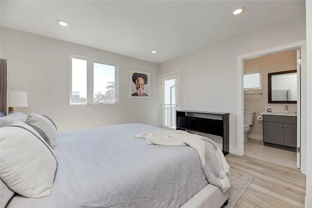 2151 S West View Street, Los Angeles, California 90016 home-pic-18