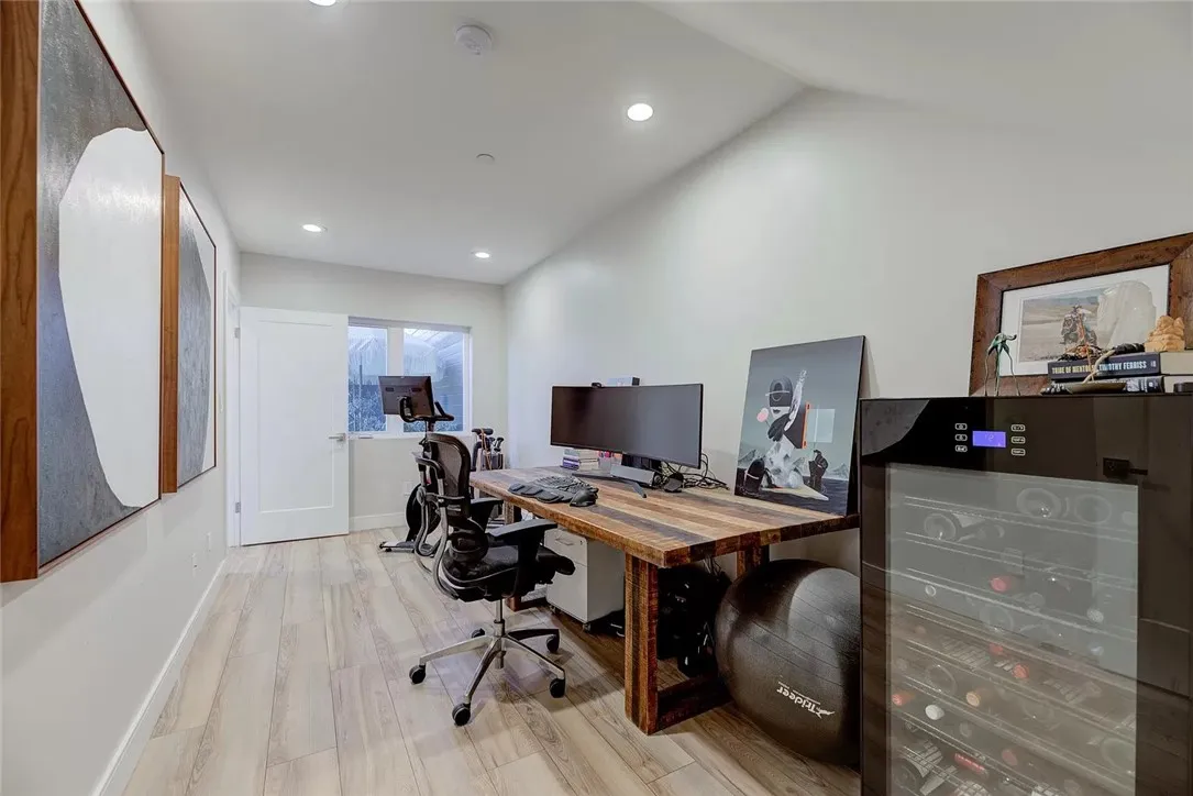 2151 S West View Street, Los Angeles, California 90016 home-pic-24