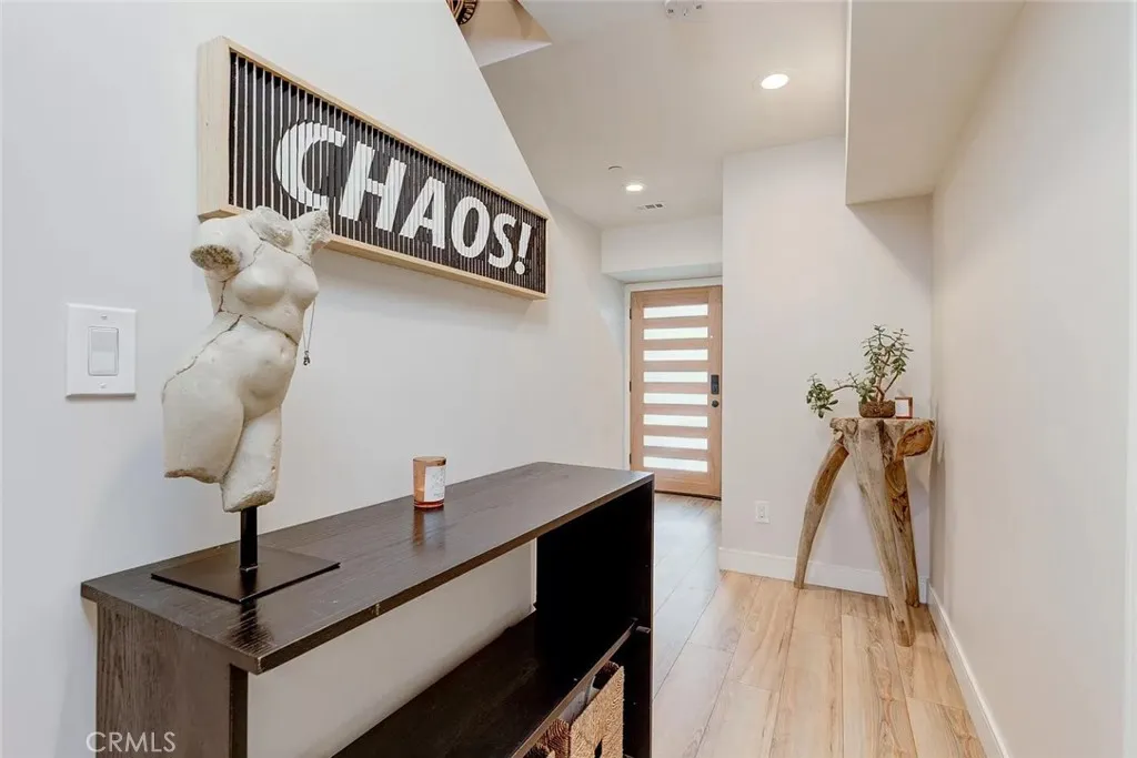 2151 S West View Street, Los Angeles, California 90016 home-pic-13