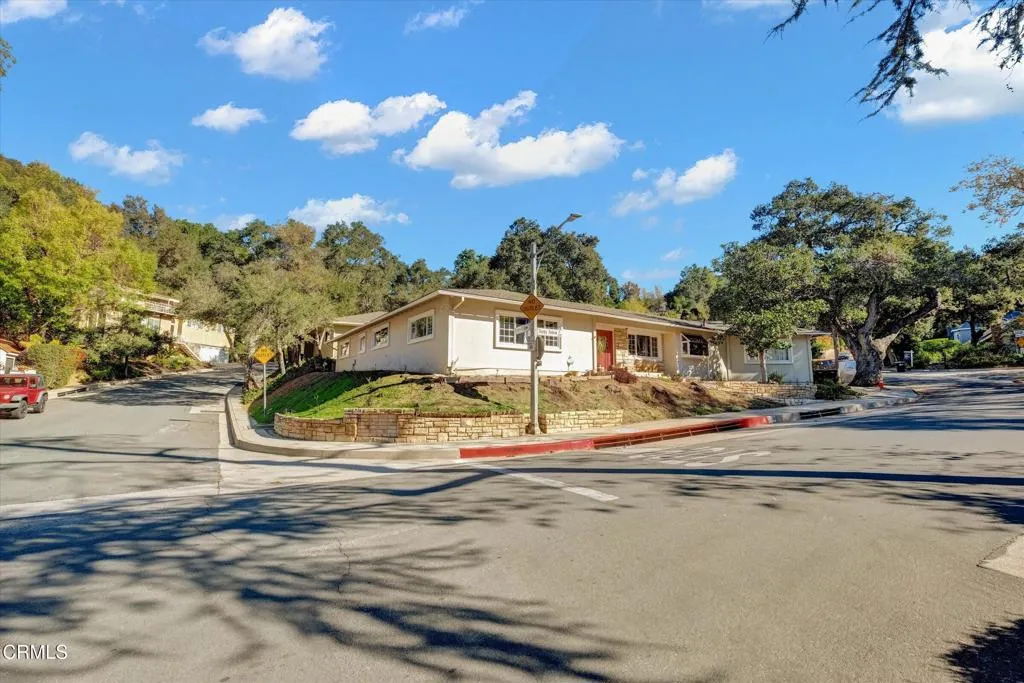 200 Sleepy Hollow Terrace, Glendale, California 91206 home-pic-1