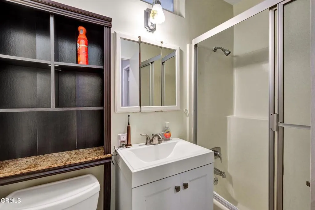 200 Sleepy Hollow Terrace, Glendale, California 91206 home-pic-17