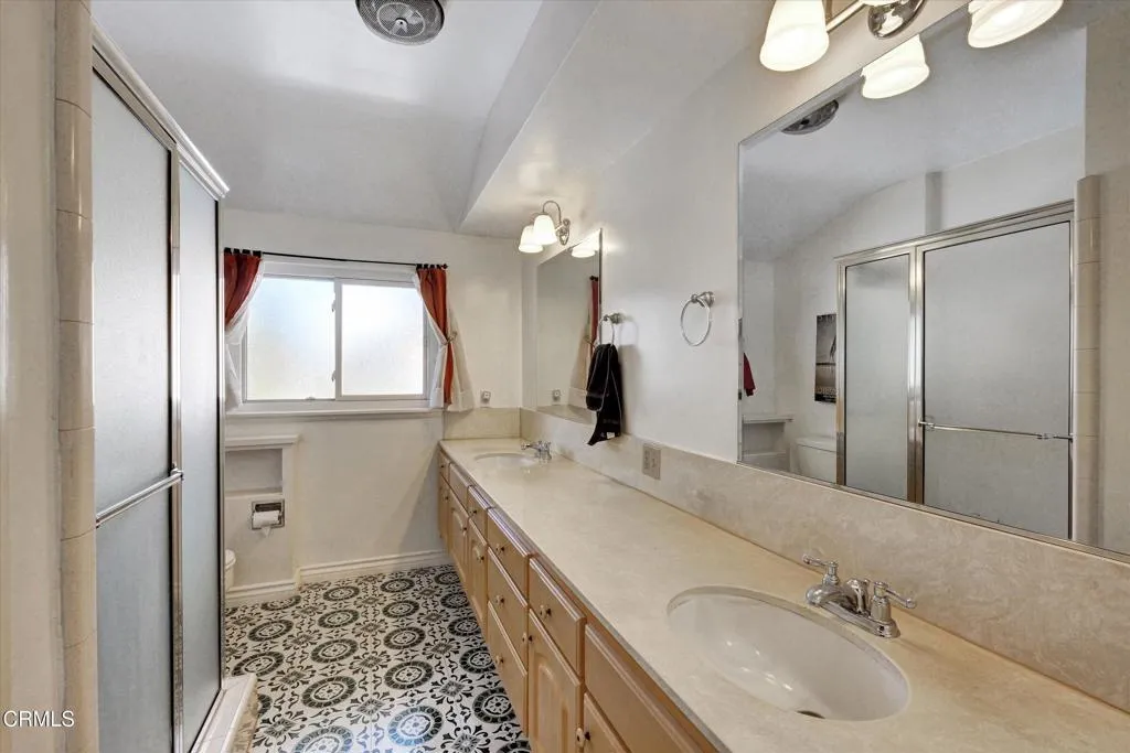 200 Sleepy Hollow Terrace, Glendale, California 91206 home-pic-25