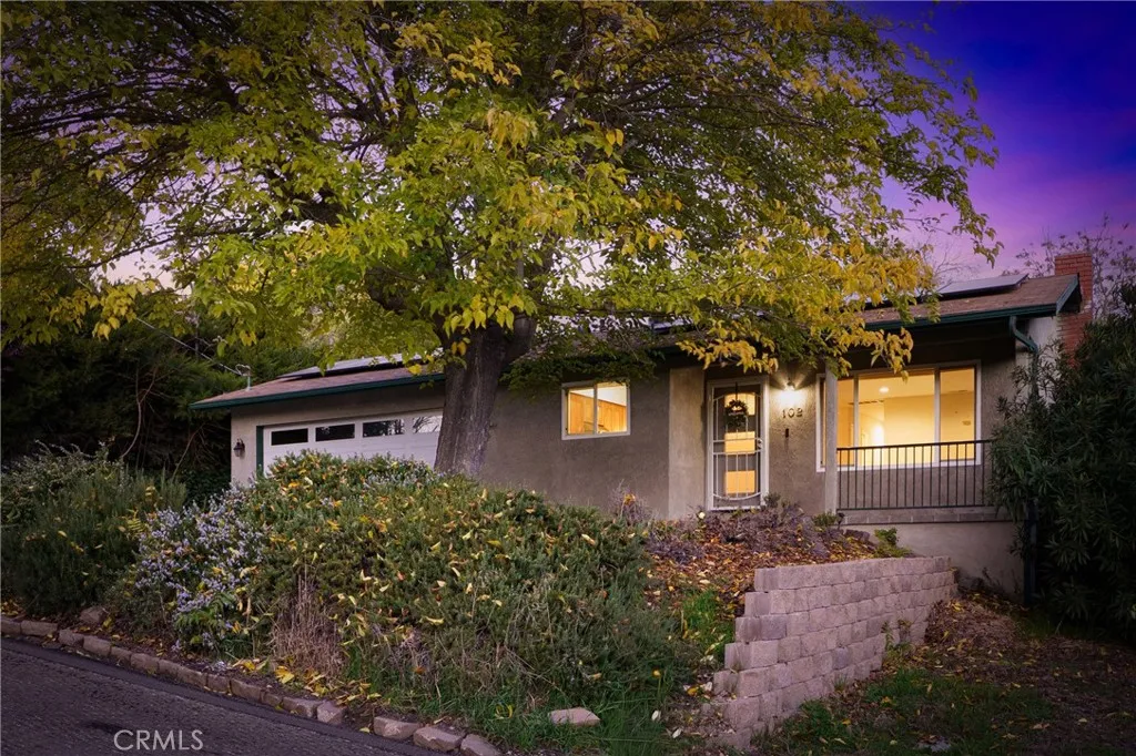 102 Glencrest Lane, Paso Robles, California 93446 home-pic-2