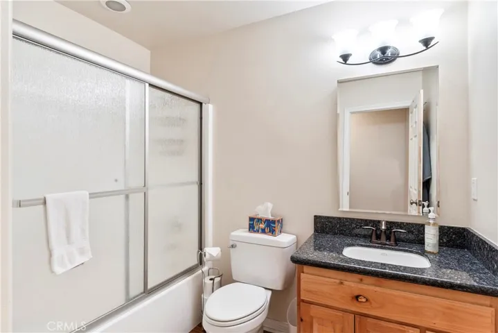 Full bathroom 1