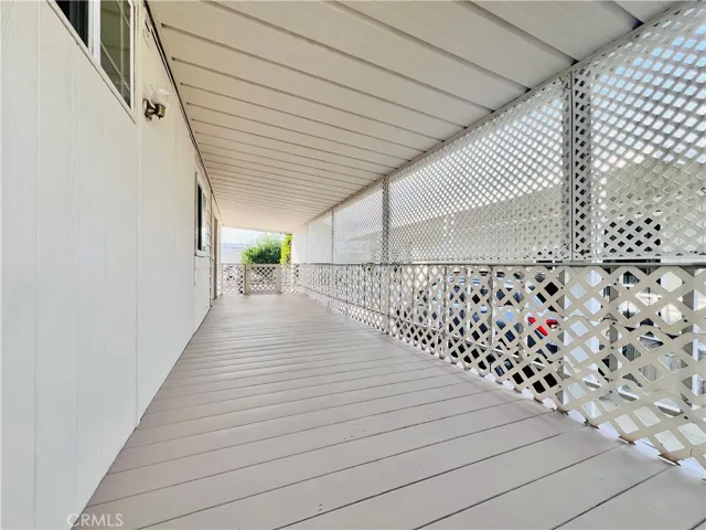 Large porch - view 7