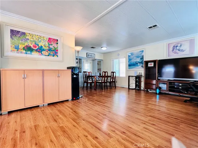 Living room - view 5