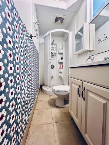 3rd bathroom - view 4