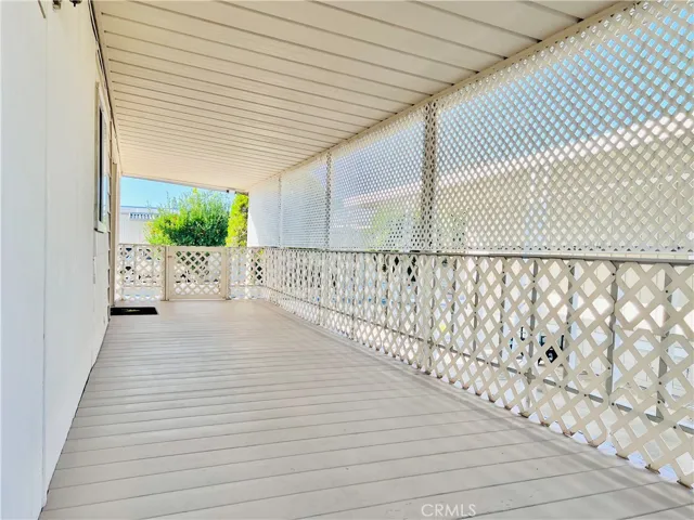 Large porch - view 6