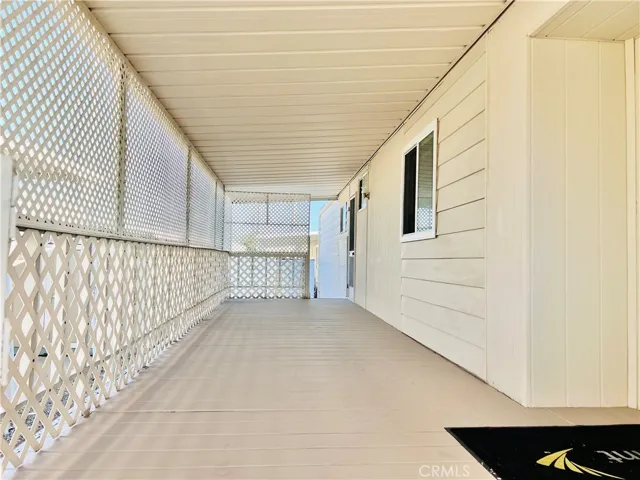 Large porch - view 2