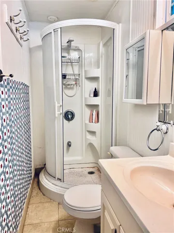 3rd bathroom - view 1