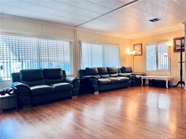 Living room - view 2