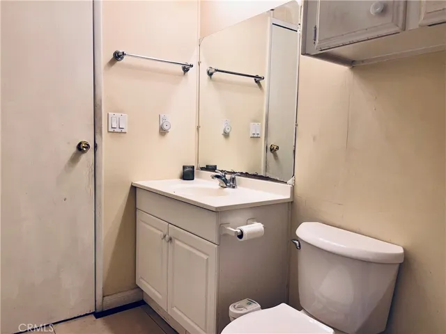 2nd bathroom - view 3