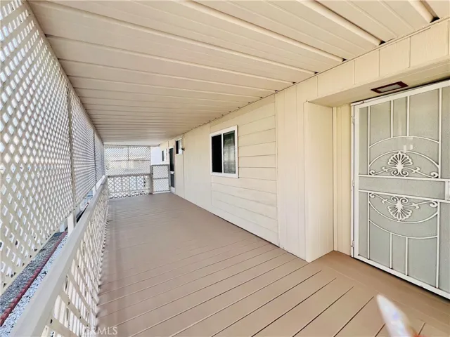 Large porch - view 3