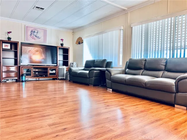 Living room - view 7