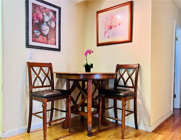 Breakfast area - view 2