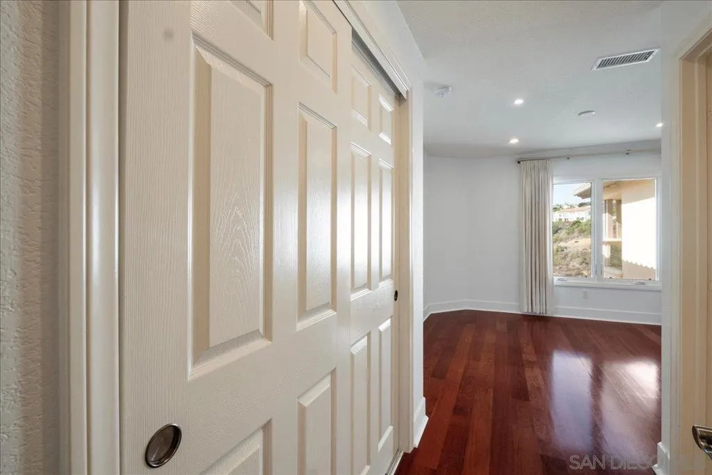 5448 Caminito Bayo, La Jolla, California 92037 home-pic-35
