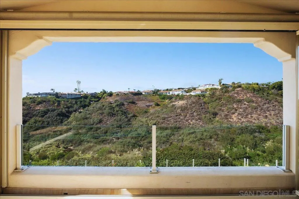 5448 Caminito Bayo, La Jolla, California 92037 home-pic-27