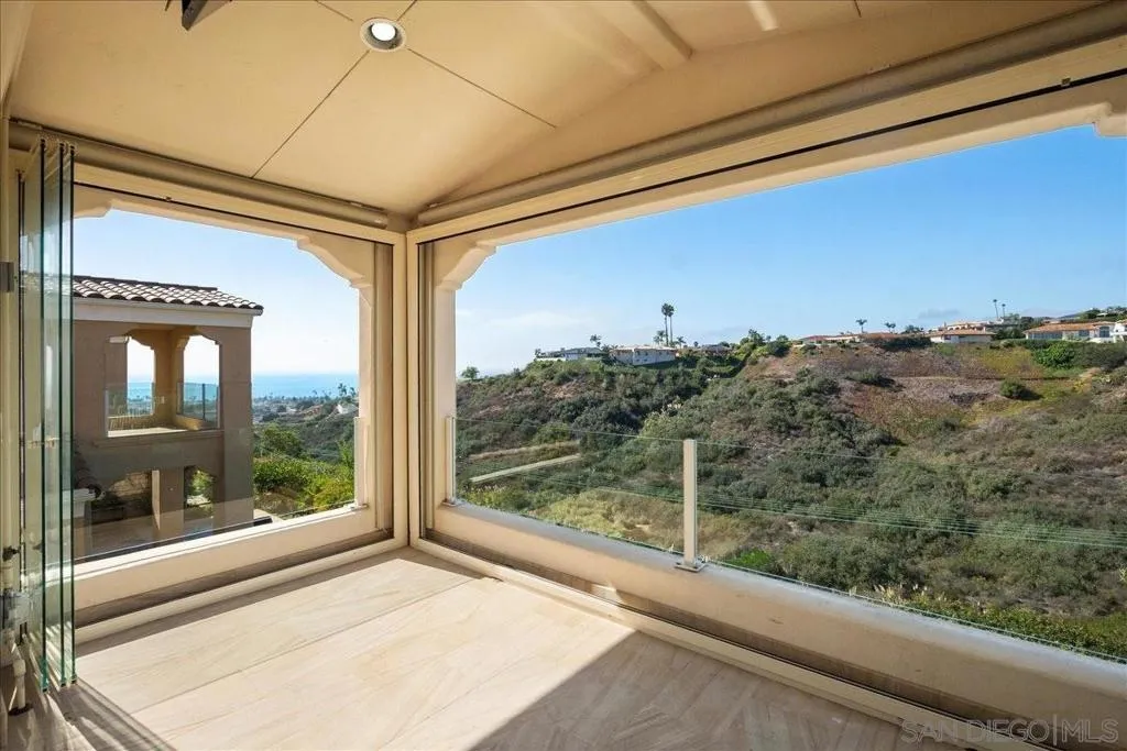 5448 Caminito Bayo, La Jolla, California 92037 home-pic-28