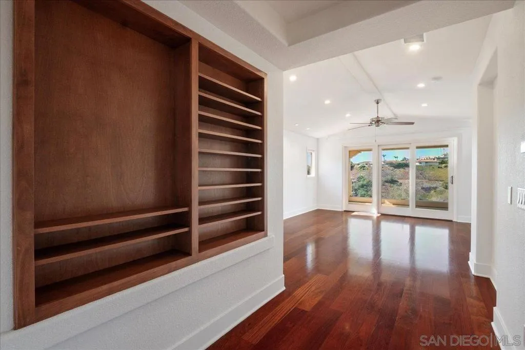 5448 Caminito Bayo, La Jolla, California 92037 home-pic-23