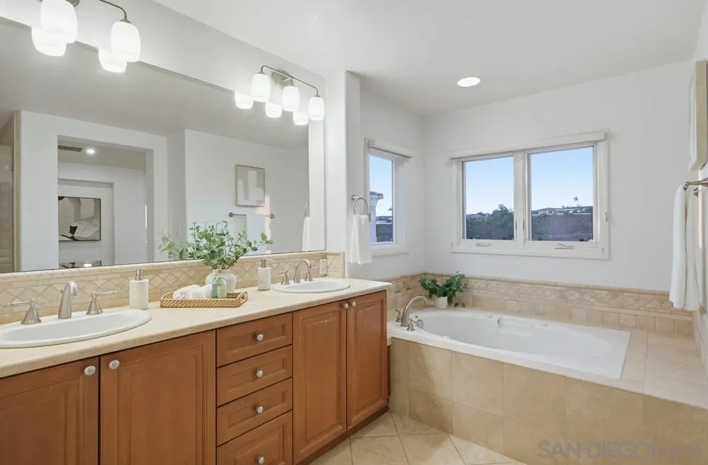 5448 Caminito Bayo, La Jolla, California 92037 home-pic-30