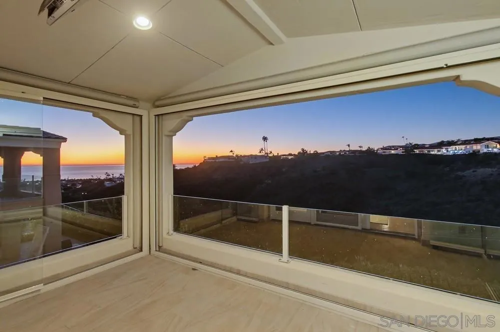 5448 Caminito Bayo, La Jolla, California 92037 home-pic-29