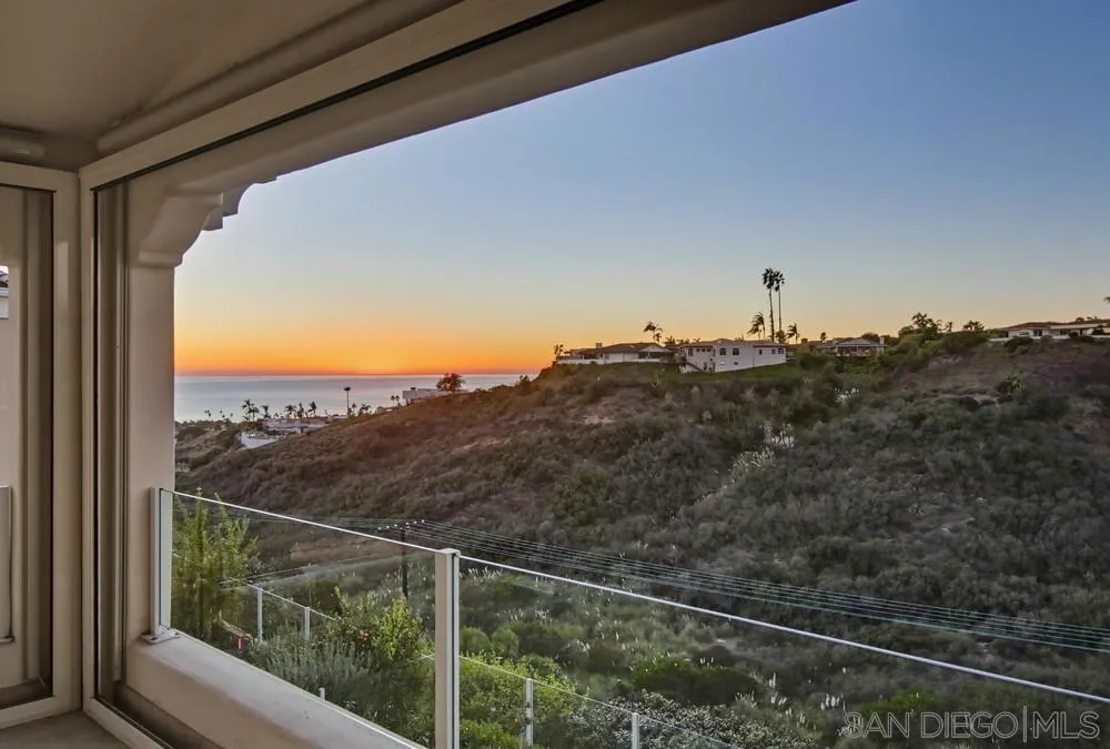 5448 Caminito Bayo, La Jolla, California 92037 home-pic-3