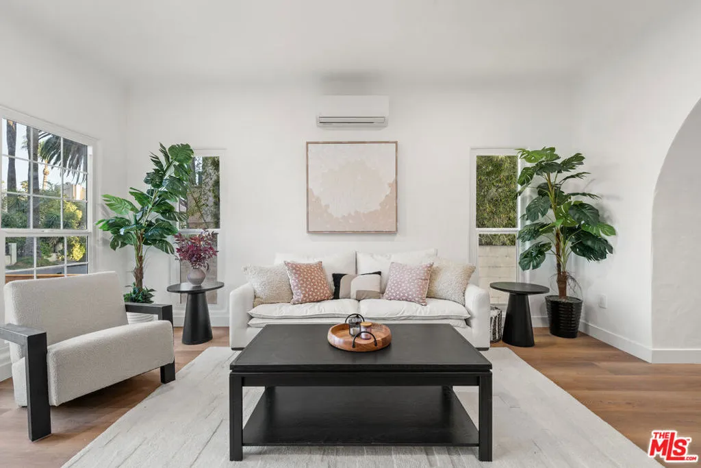 511 1/2 N Hobart Boulevard, Los Angeles, California 90004 home-pic-3