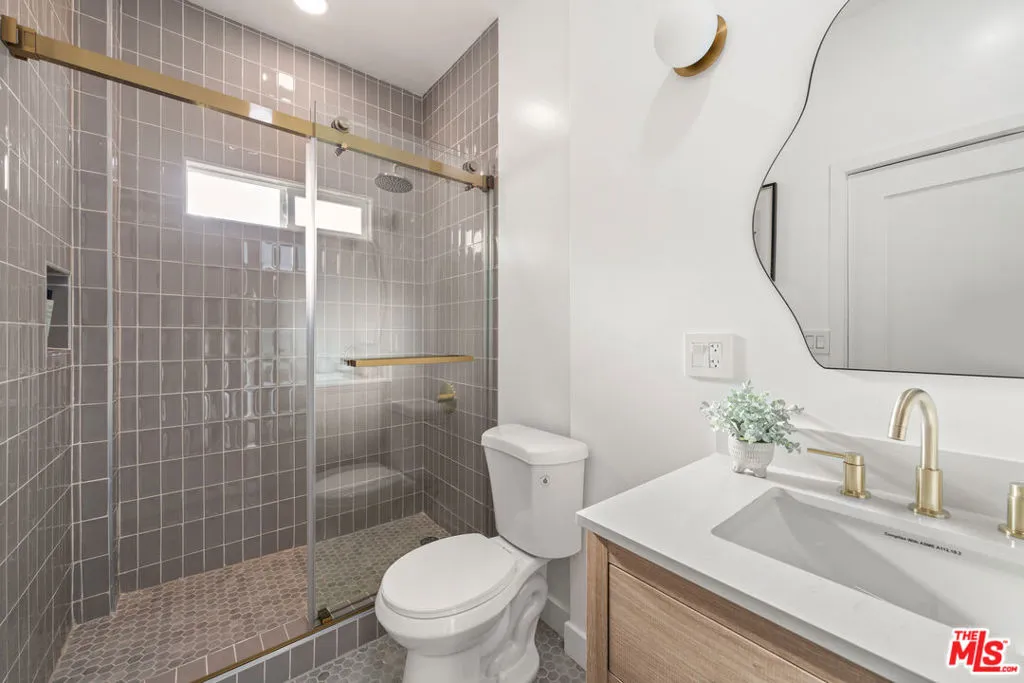 511 1/2 N Hobart Boulevard, Los Angeles, California 90004 home-pic-12