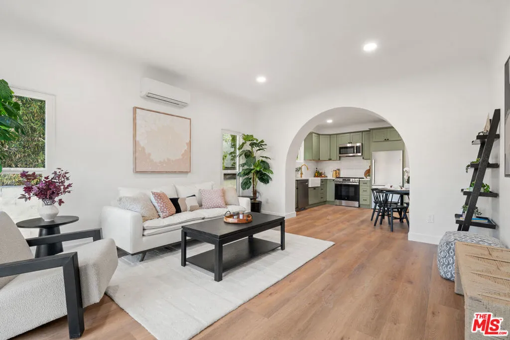 511 1/2 N Hobart Boulevard, Los Angeles, California 90004 home-pic-5