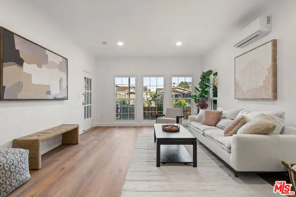 511 1/2 N Hobart Boulevard, Los Angeles, California 90004 home-pic-4