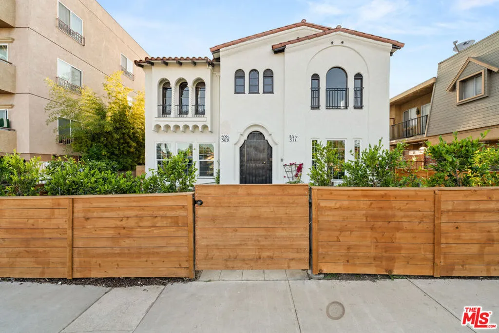 511 1/2 N Hobart Boulevard, Los Angeles, California 90004 home-pic-0