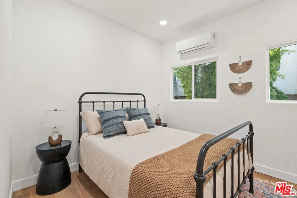 511 1/2 N Hobart Boulevard, Los Angeles, California 90004 home-pic-11