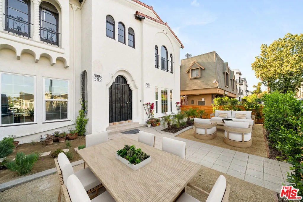 511 1/2 N Hobart Boulevard, Los Angeles, California 90004 home-pic-2