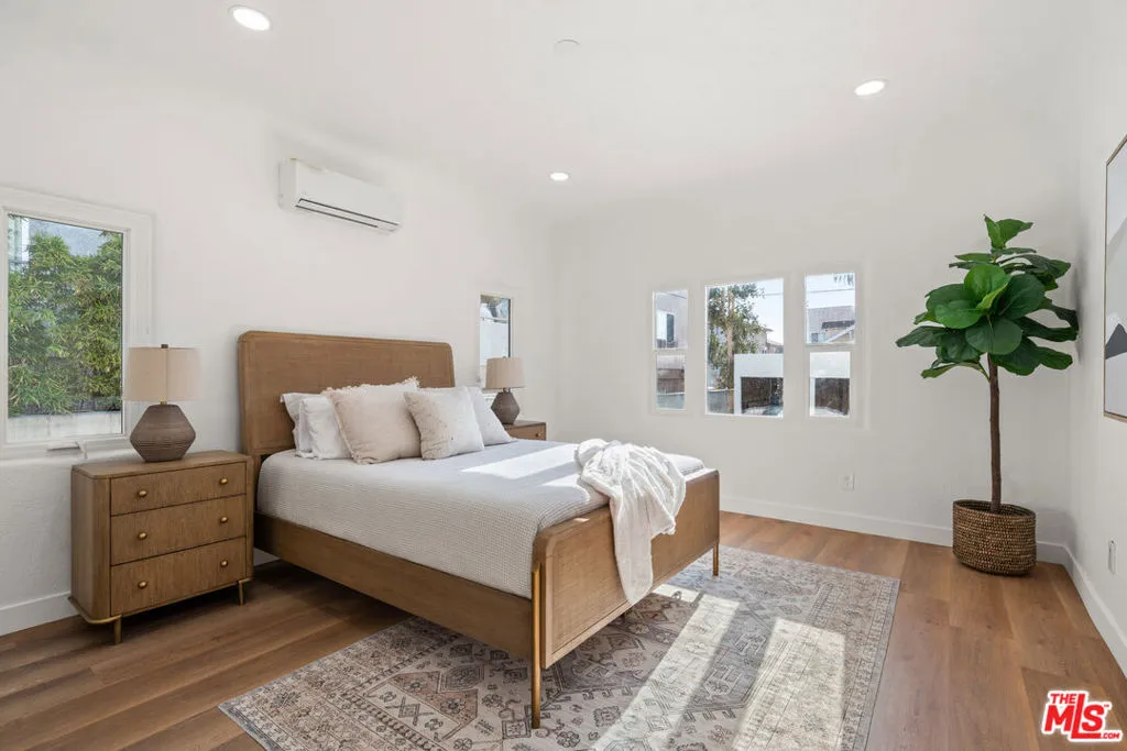 511 1/2 N Hobart Boulevard, Los Angeles, California 90004 home-pic-9