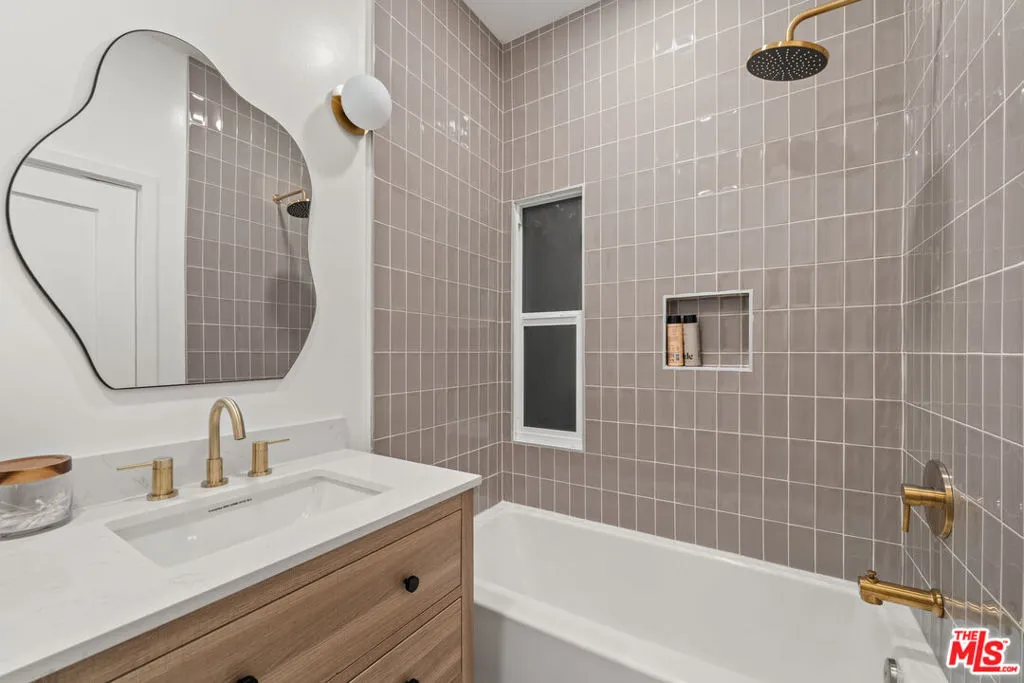 511 1/2 N Hobart Boulevard, Los Angeles, California 90004 home-pic-10
