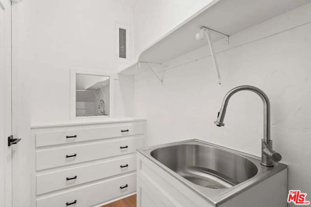 511 1/2 N Hobart Boulevard, Los Angeles, California 90004 home-pic-13