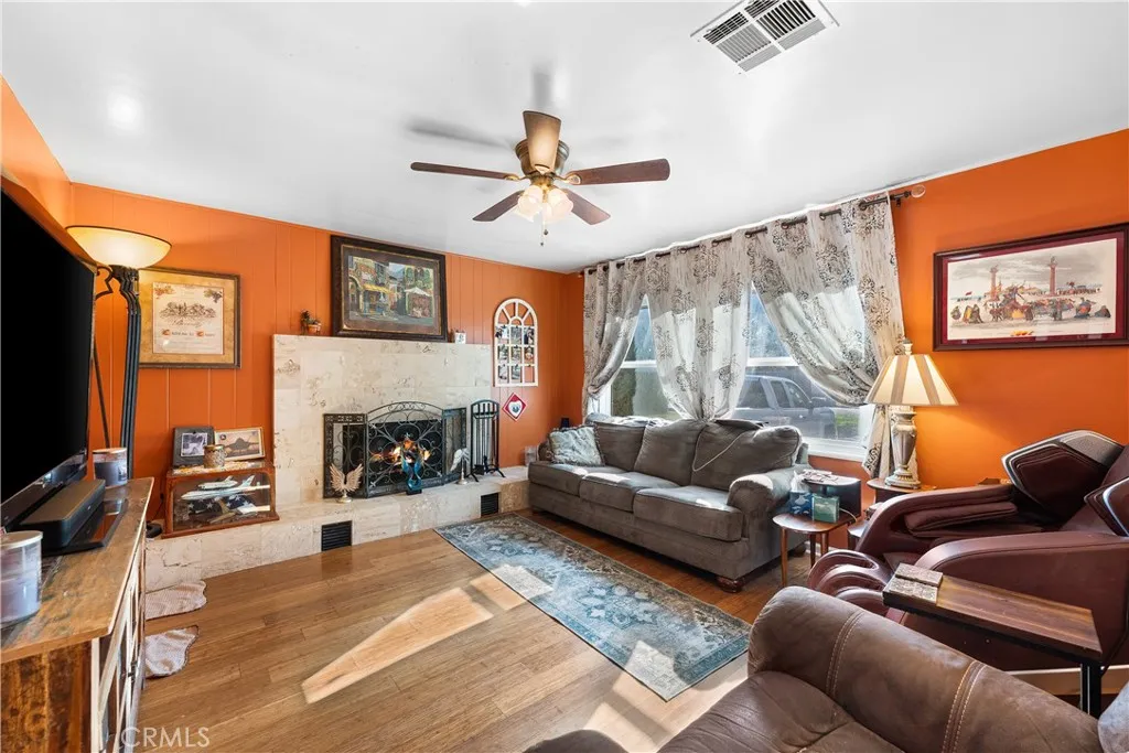 1335 W Ivyton, Lancaster, California 93534 home-pic-7