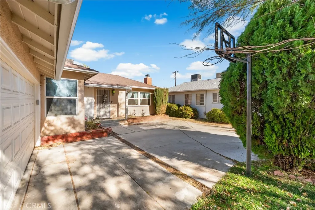 1335 W Ivyton, Lancaster, California 93534 home-pic-41