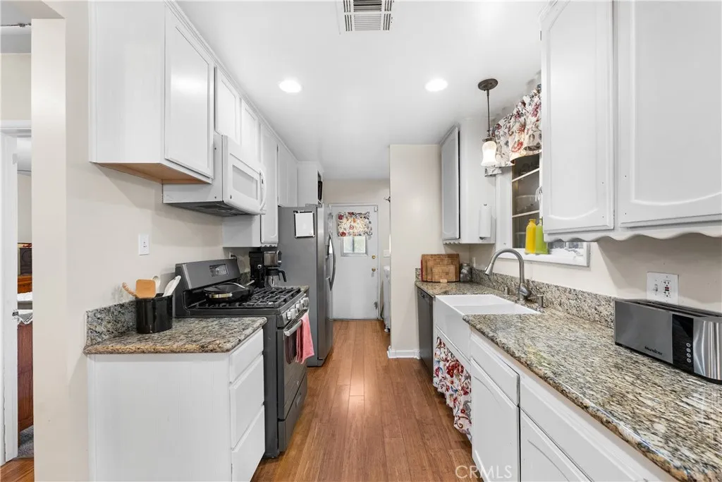 1335 W Ivyton, Lancaster, California 93534 home-pic-13