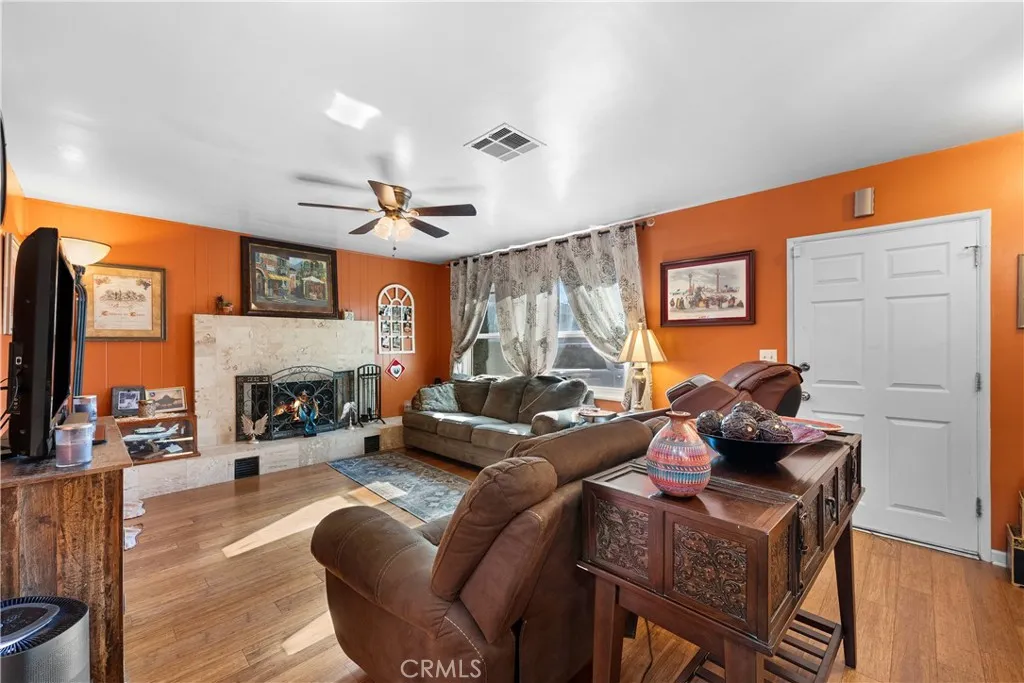 1335 W Ivyton, Lancaster, California 93534 home-pic-6