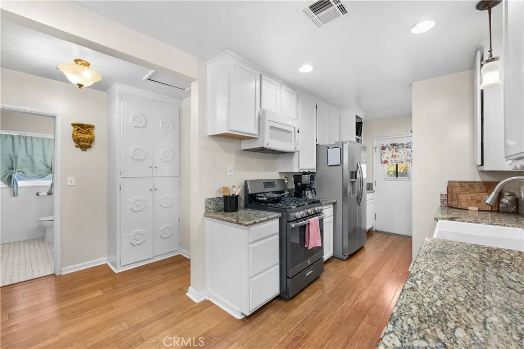 1335 W Ivyton, Lancaster, California 93534 home-pic-12
