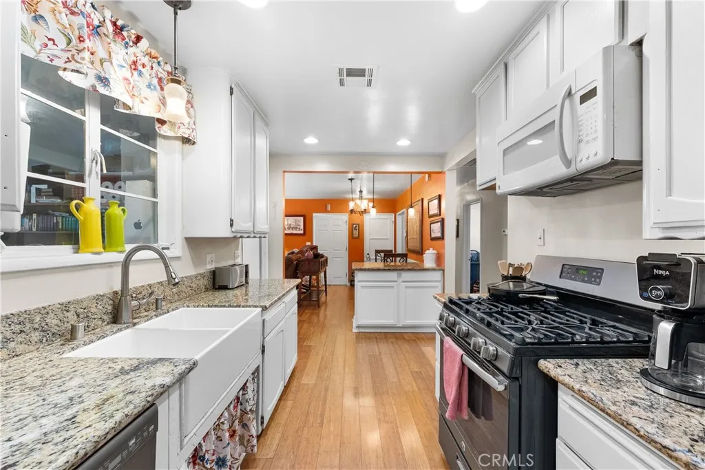 1335 W Ivyton, Lancaster, California 93534 home-pic-15