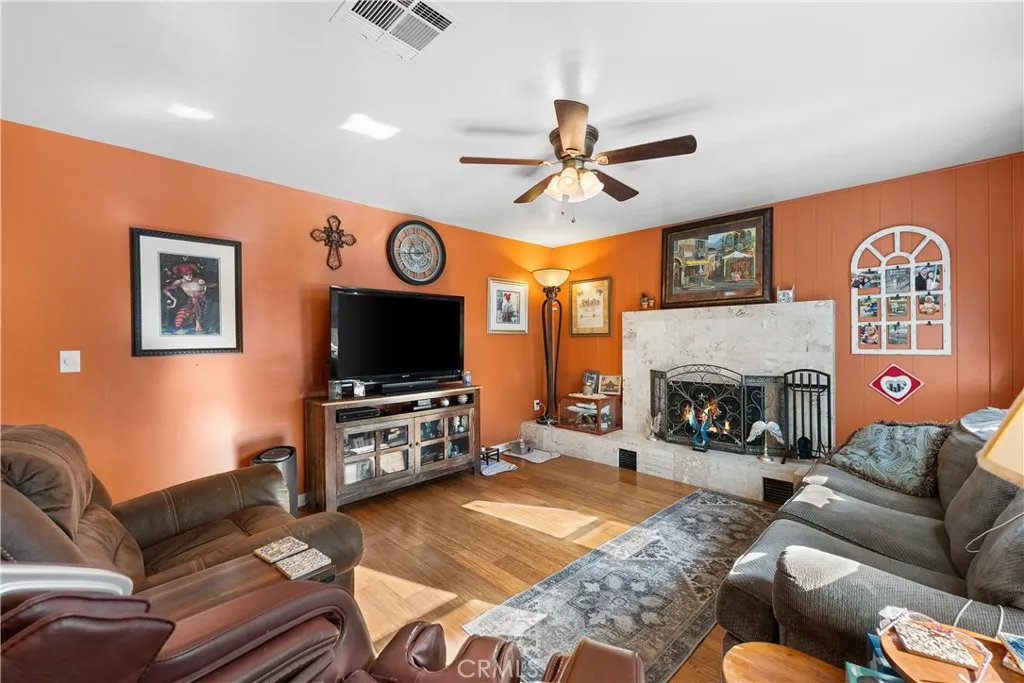 1335 W Ivyton, Lancaster, California 93534 home-pic-4