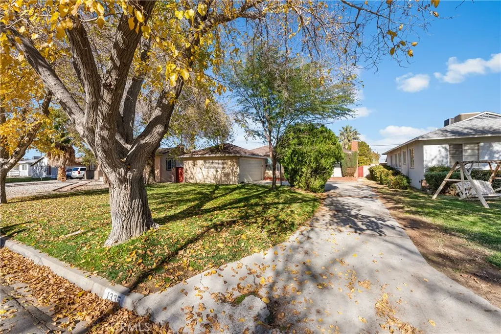 1335 W Ivyton, Lancaster, California 93534 home-pic-39