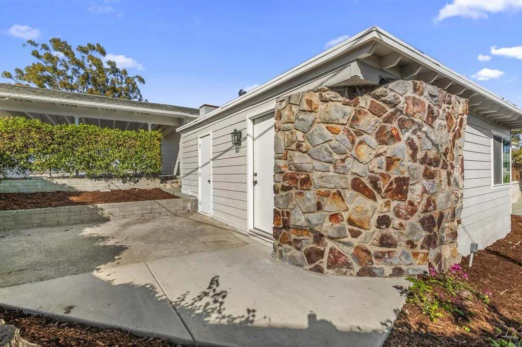 874 Hacienda Drive, El Cajon, California 92020 home-pic-18