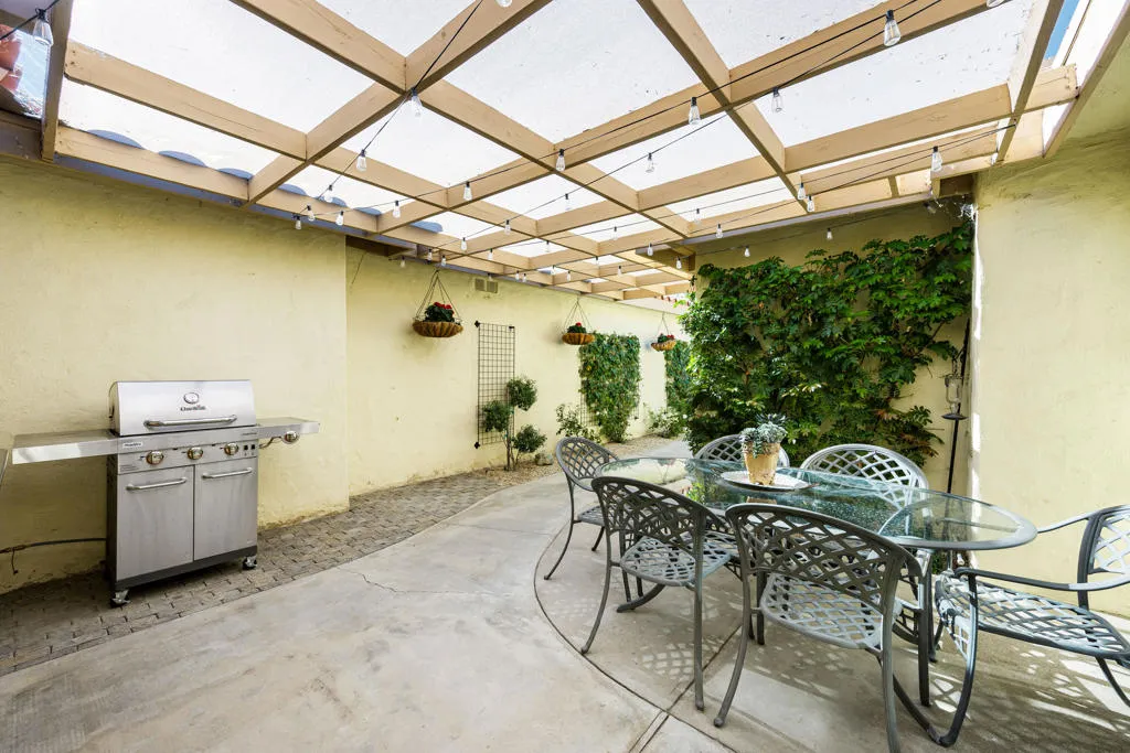146 Las Lomas, Palm Desert, California 92260 home-pic-3