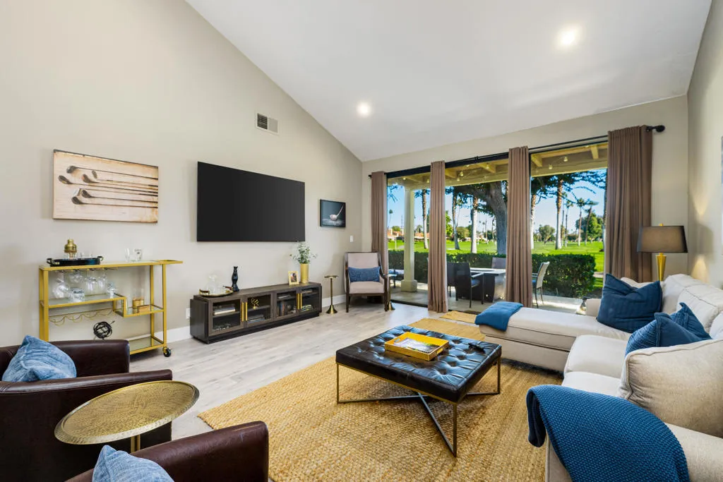 146 Las Lomas, Palm Desert, California 92260 home-pic-0
