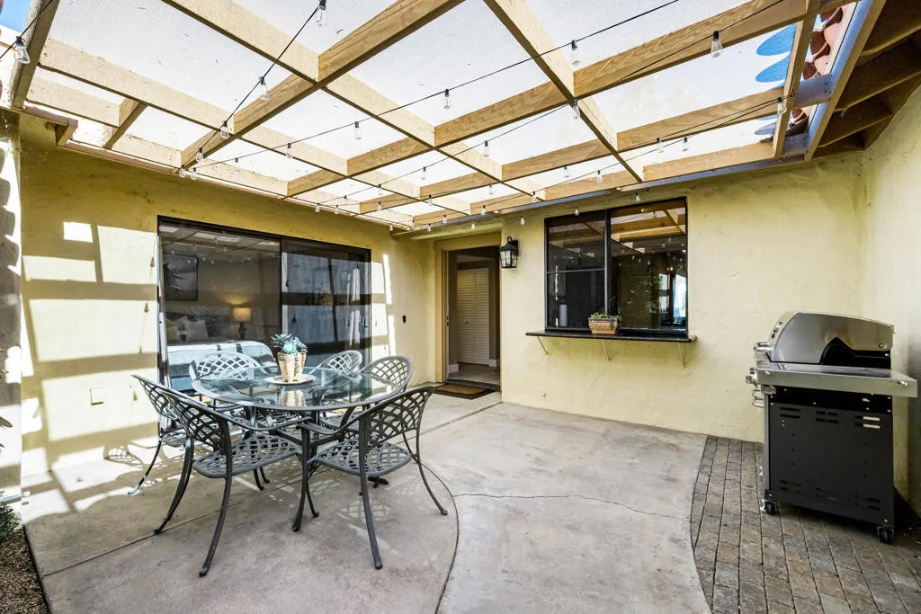 146 Las Lomas, Palm Desert, California 92260 home-pic-2