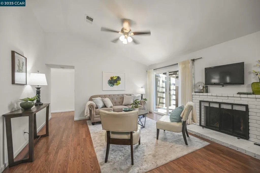 20 Clark Creek Cir, Clayton, California 94517 home-pic-1