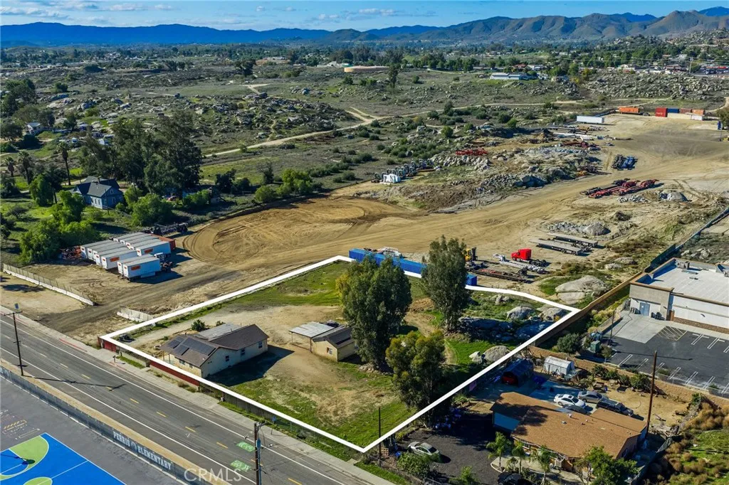 530 Park, Perris, California 92570 home-pic-34